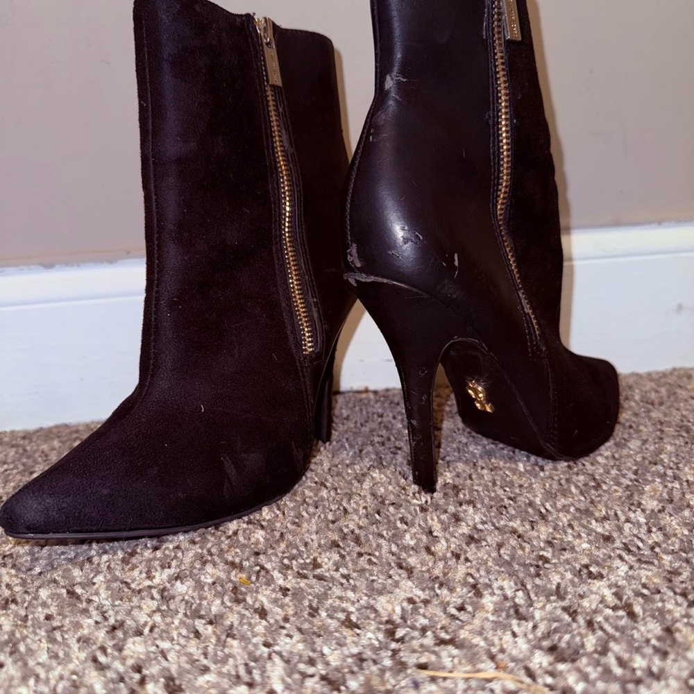 Jennifer Lopez Black Heeled Boots with Stiletto Elegance